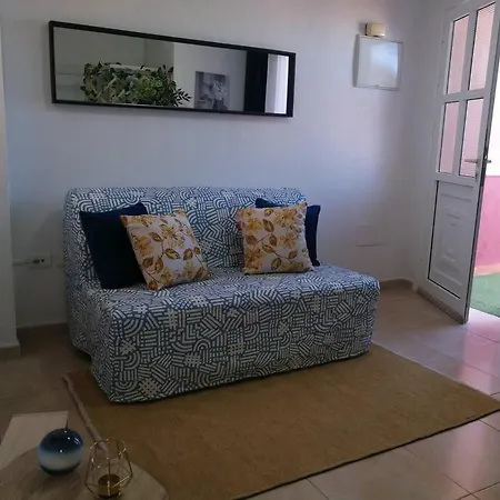 Acogedor Atico Con Terraza En Apartamento *