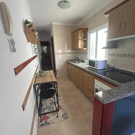 Acogedor Atico Con Terraza En Appartement